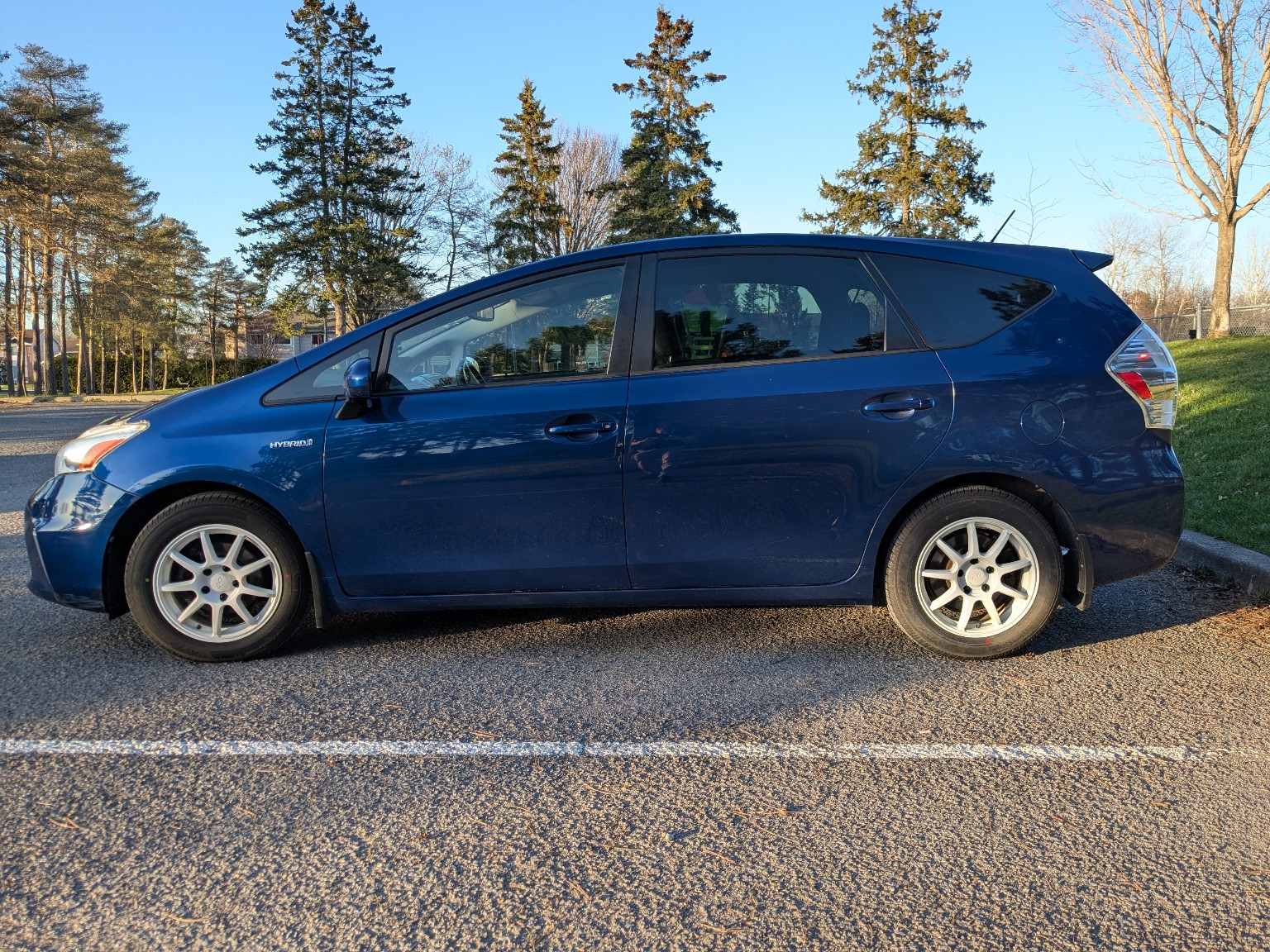 Blue Prius V
